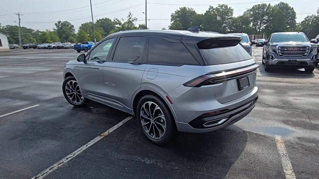 Used 2024 Lincoln Nautilus Reserve AWD/4WD image 7