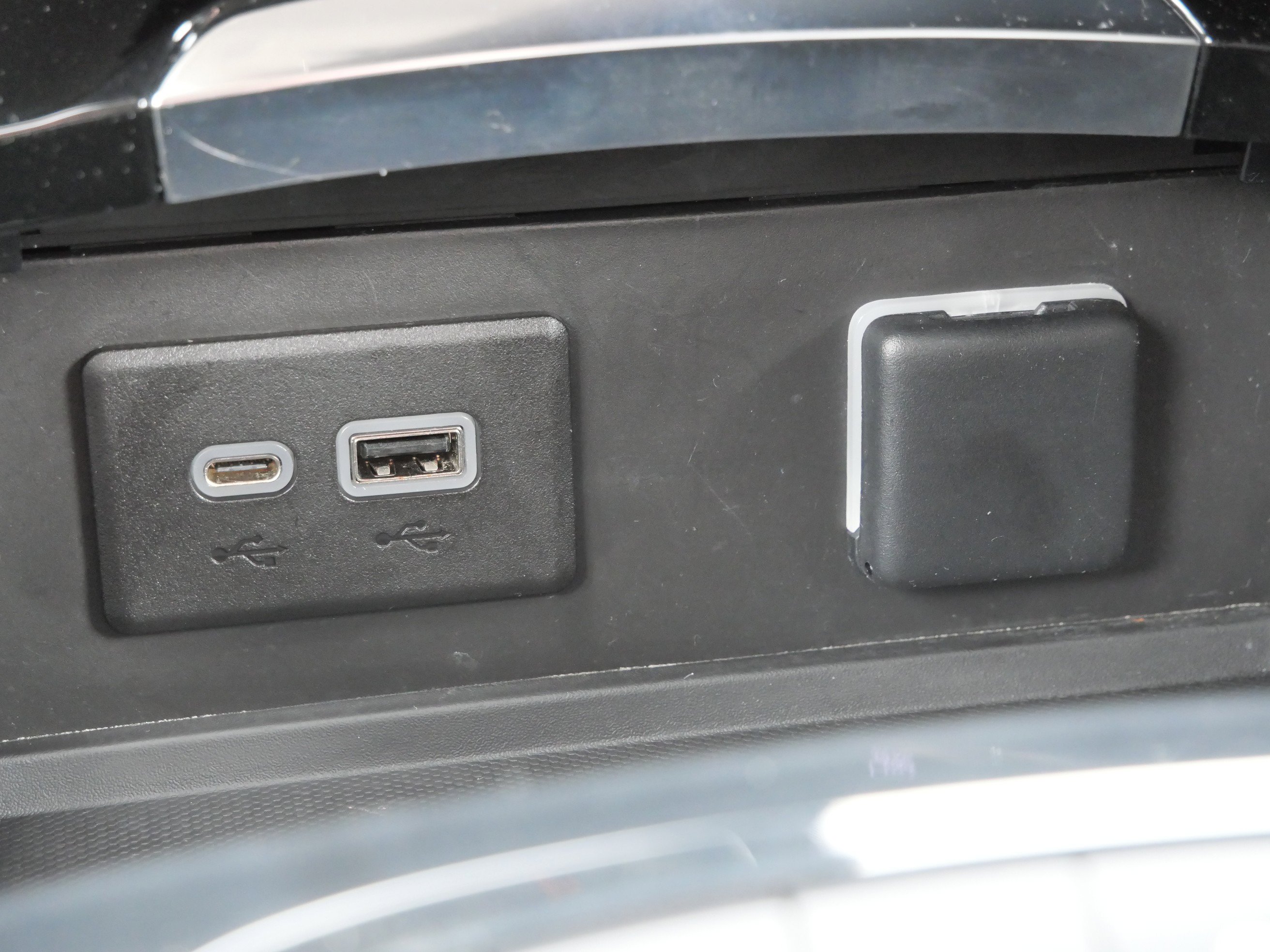 Used 2022 Buick Envision Essence w/ Sport Touring Package image 27