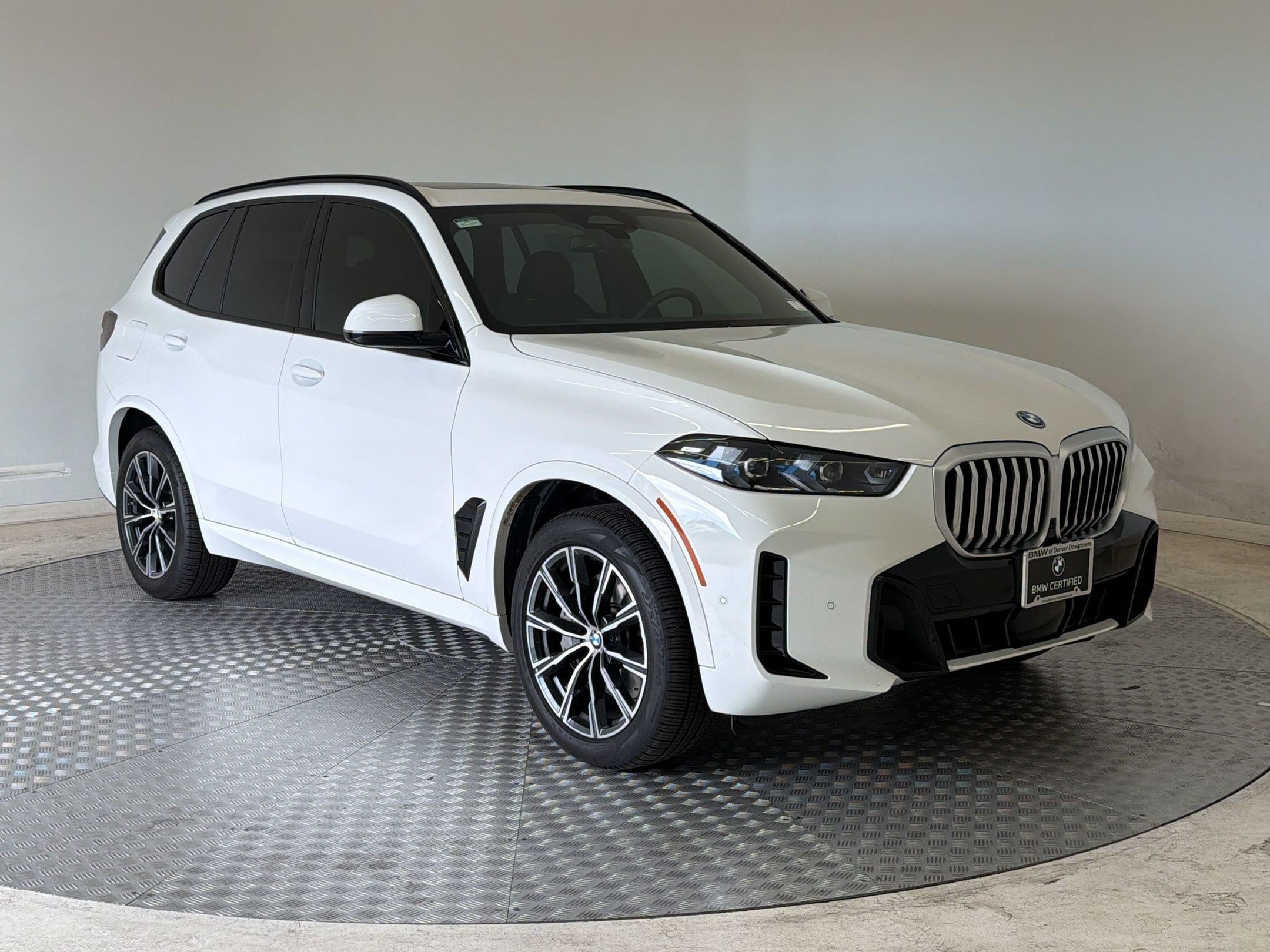 Used 2026 BMW X5 xDrive50e w/ M Sport Package AWD/4WD image 7