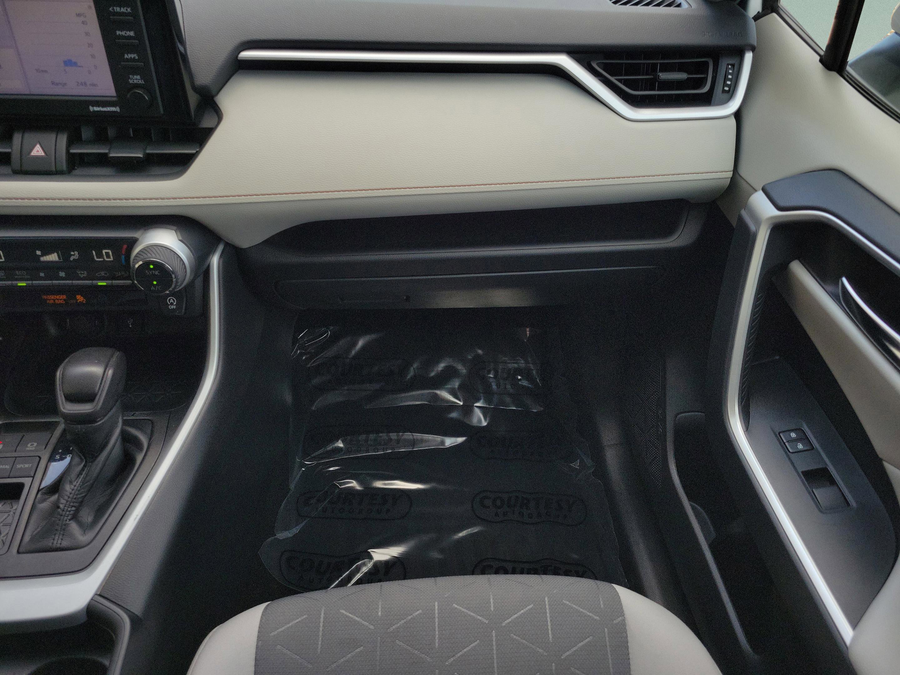 Used 2020 Toyota RAV4 XLE image 8