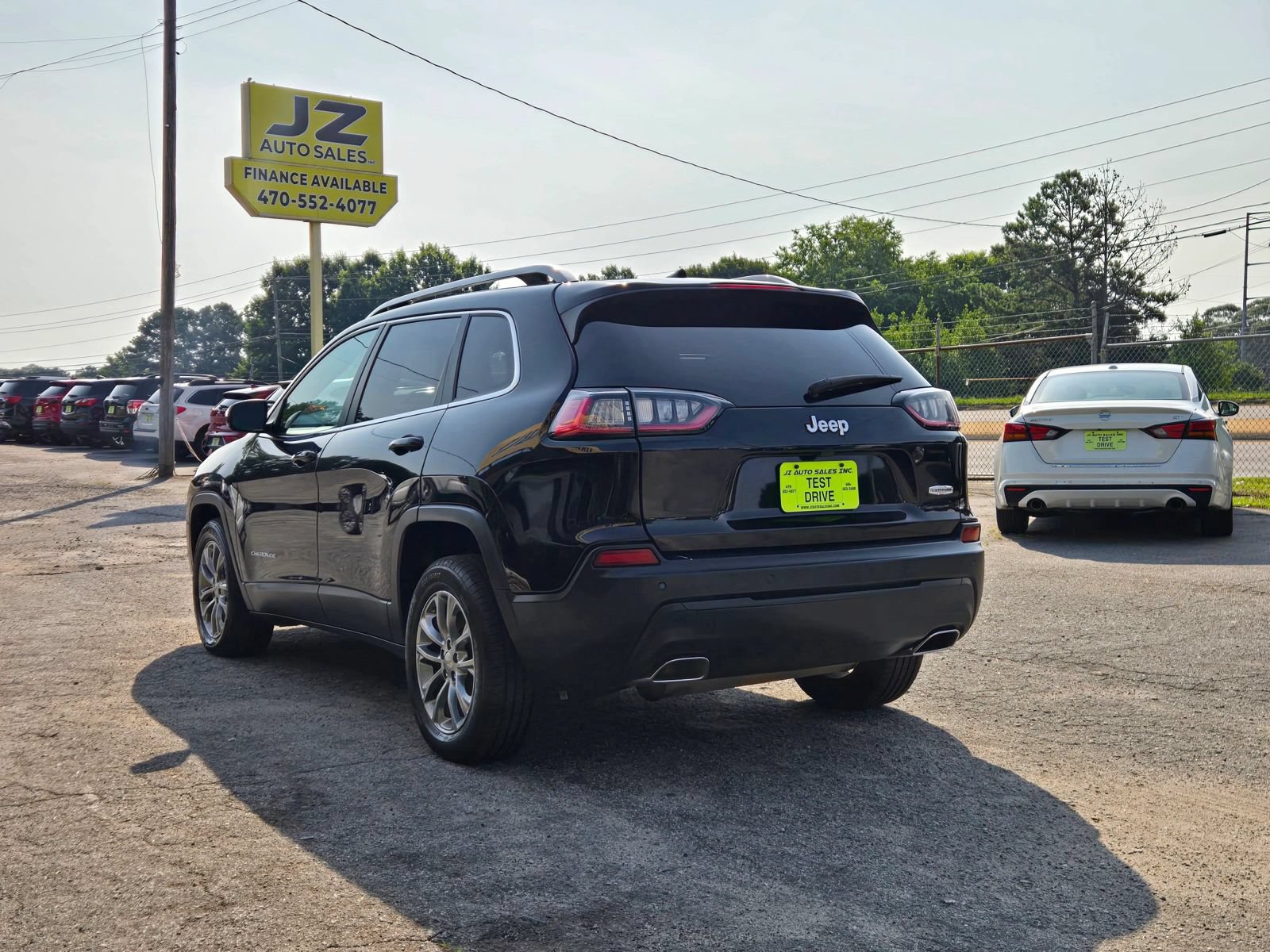 Used 2019 Jeep Cherokee Latitude Plus w/ Comfort/Convenience Group FWD image 4