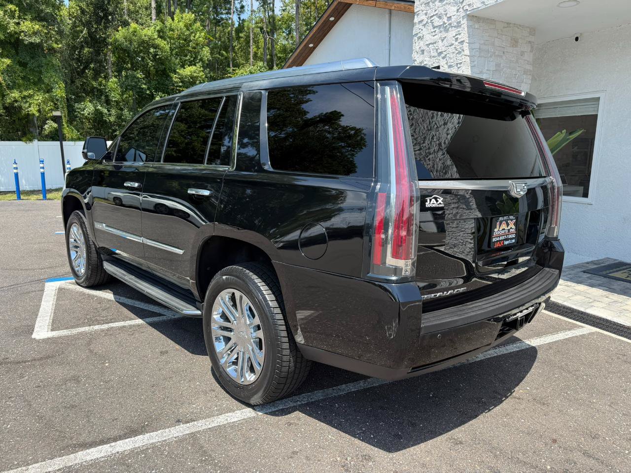 Used 2017 Cadillac Escalade 2WD image 3