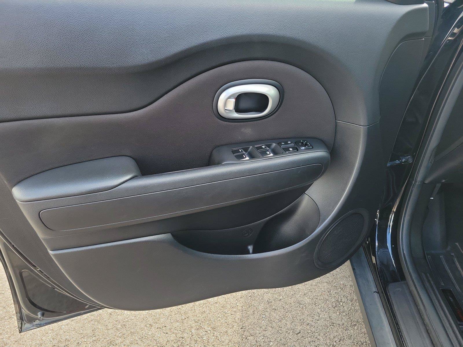 Used 2018 Kia Soul + FWD image 22