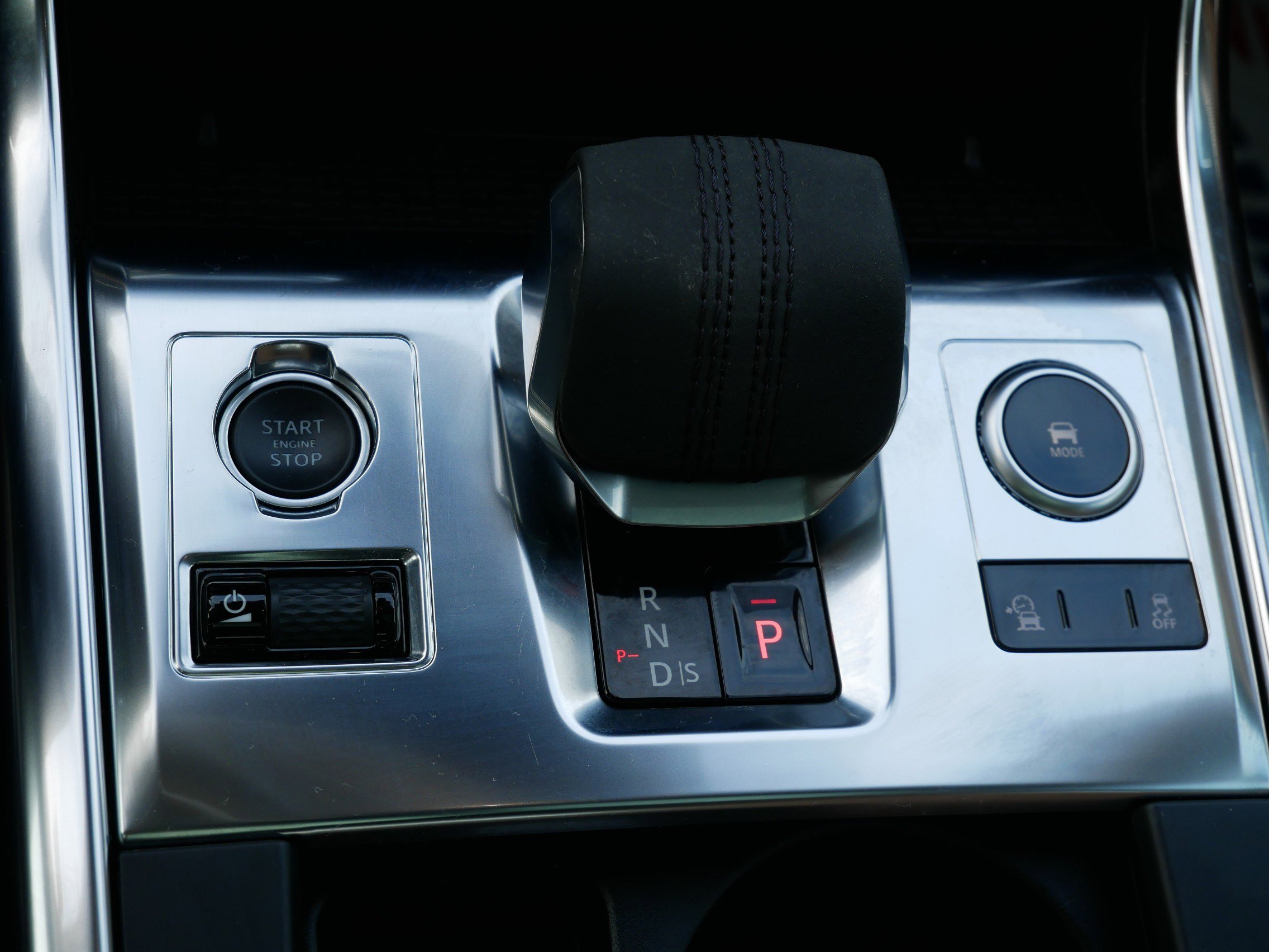 Used 2021 Jaguar XF SE image 27