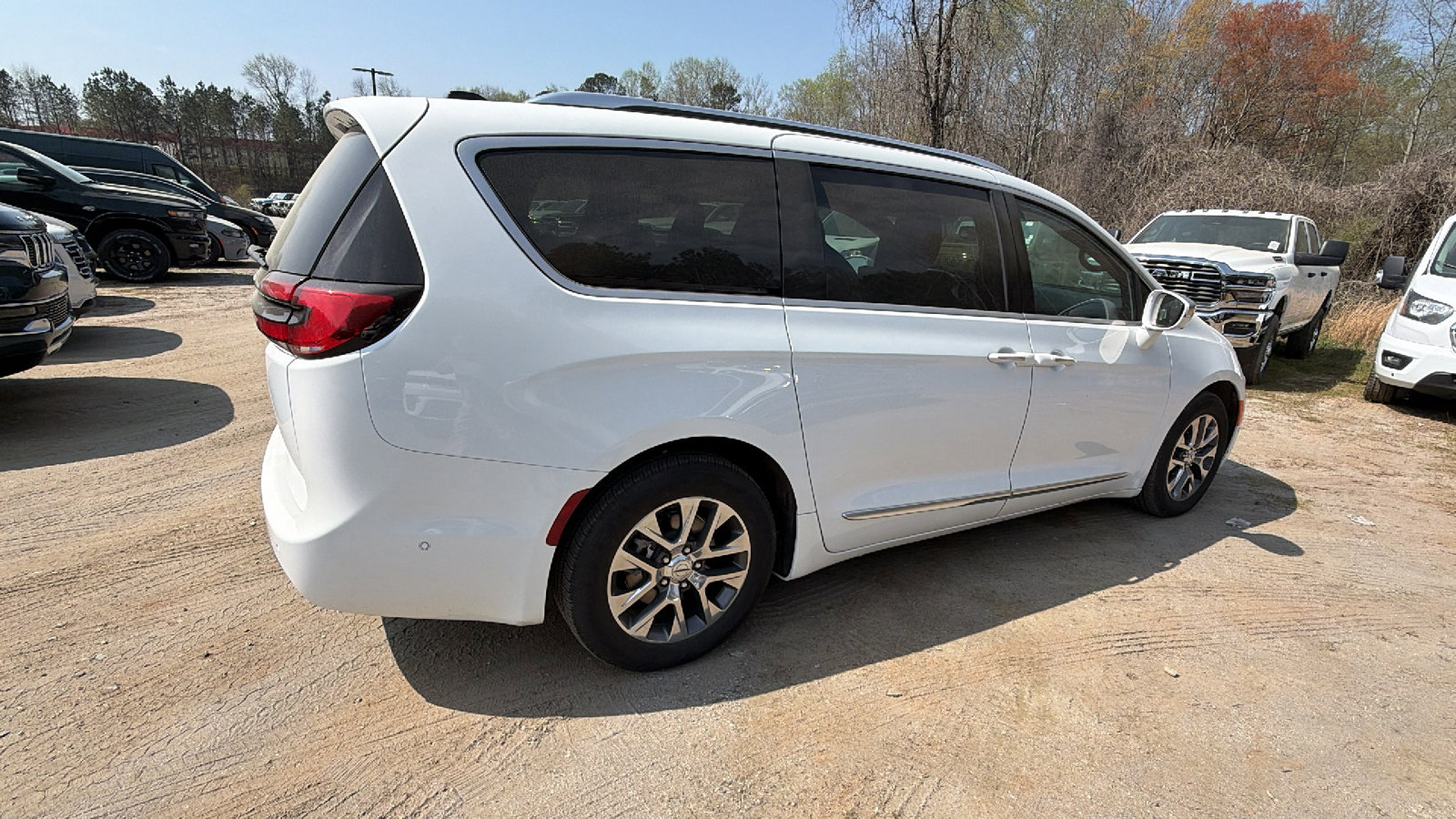 Used 2024 Chrysler Pacifica Pinnacle image 8