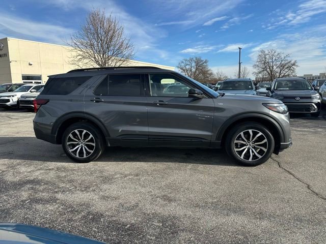 Used 2025 Ford Explorer ST-Line image 9