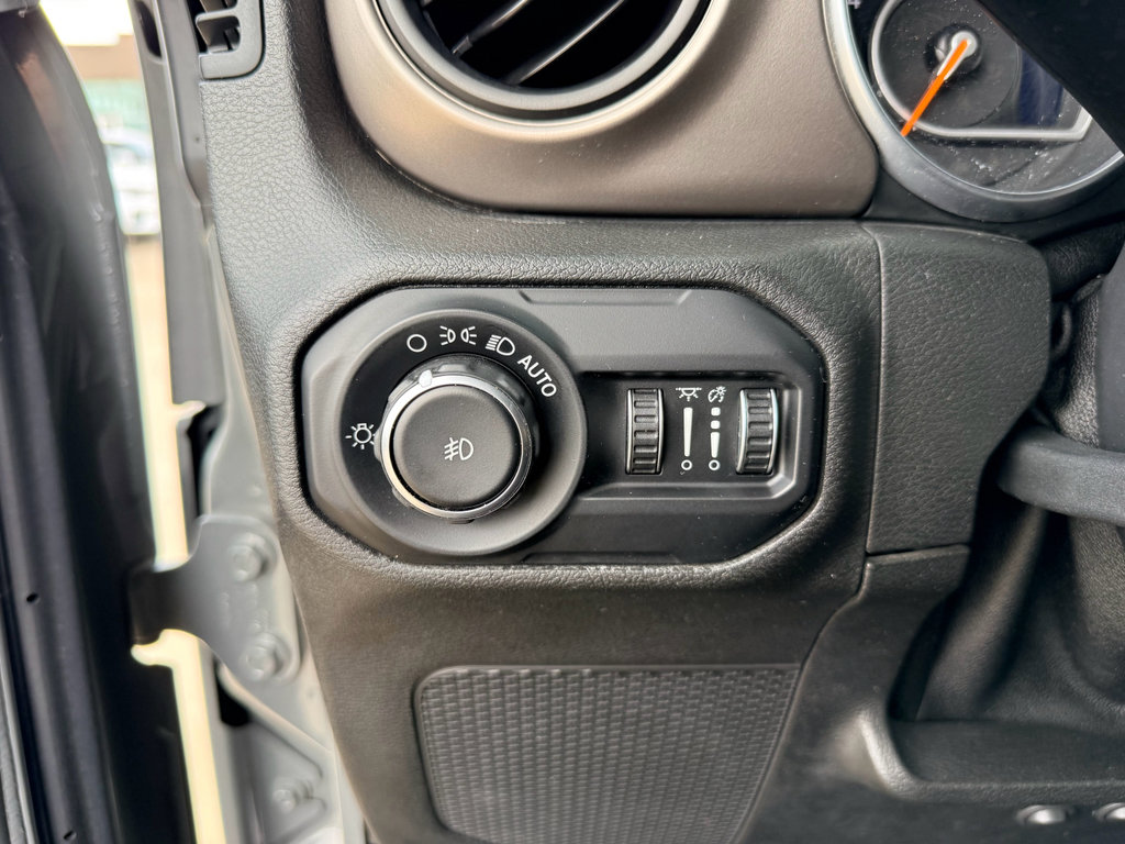 Used 2018 Jeep Wrangler Unlimited Sport S AWD/4WD image 15