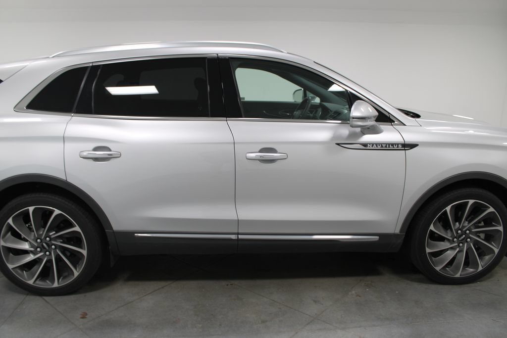 Used 2019 Lincoln Nautilus Reserve FWD image 11