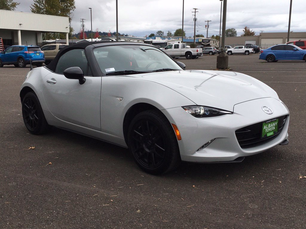 Used 2019 MAZDA MX-5 Miata Sport RWD image 9