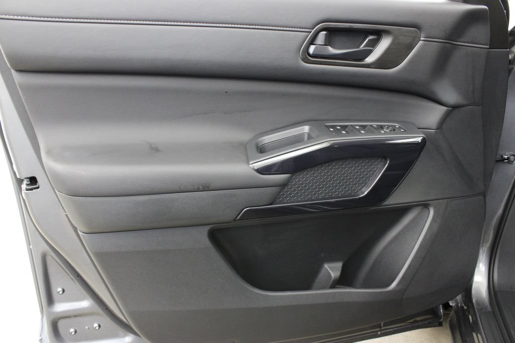 Used 2026 Nissan Pathfinder SV FWD image 16
