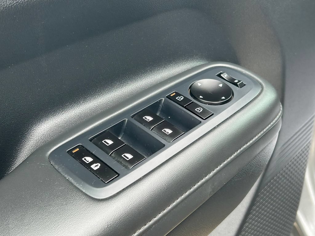 Used 2025 Hyundai Santa Fe SEL FWD image 23