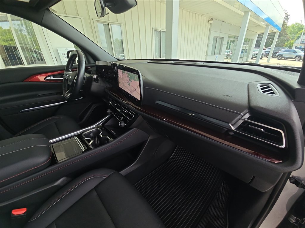 Used 2025 Chevrolet Traverse Z71 AWD/4WD image 28