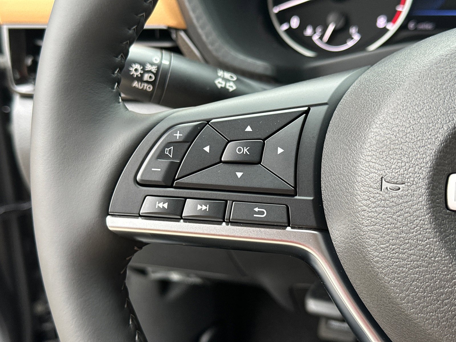 New 2025 Nissan Sentra SV w/ SV Premium Package image 25