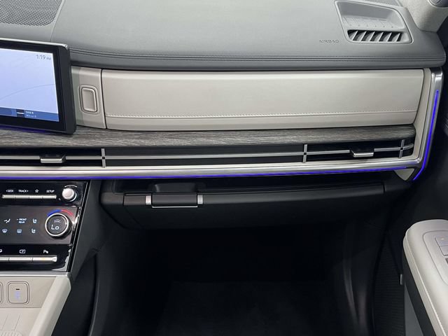 Certified 2025 Hyundai Santa Fe Limited FWD image 21