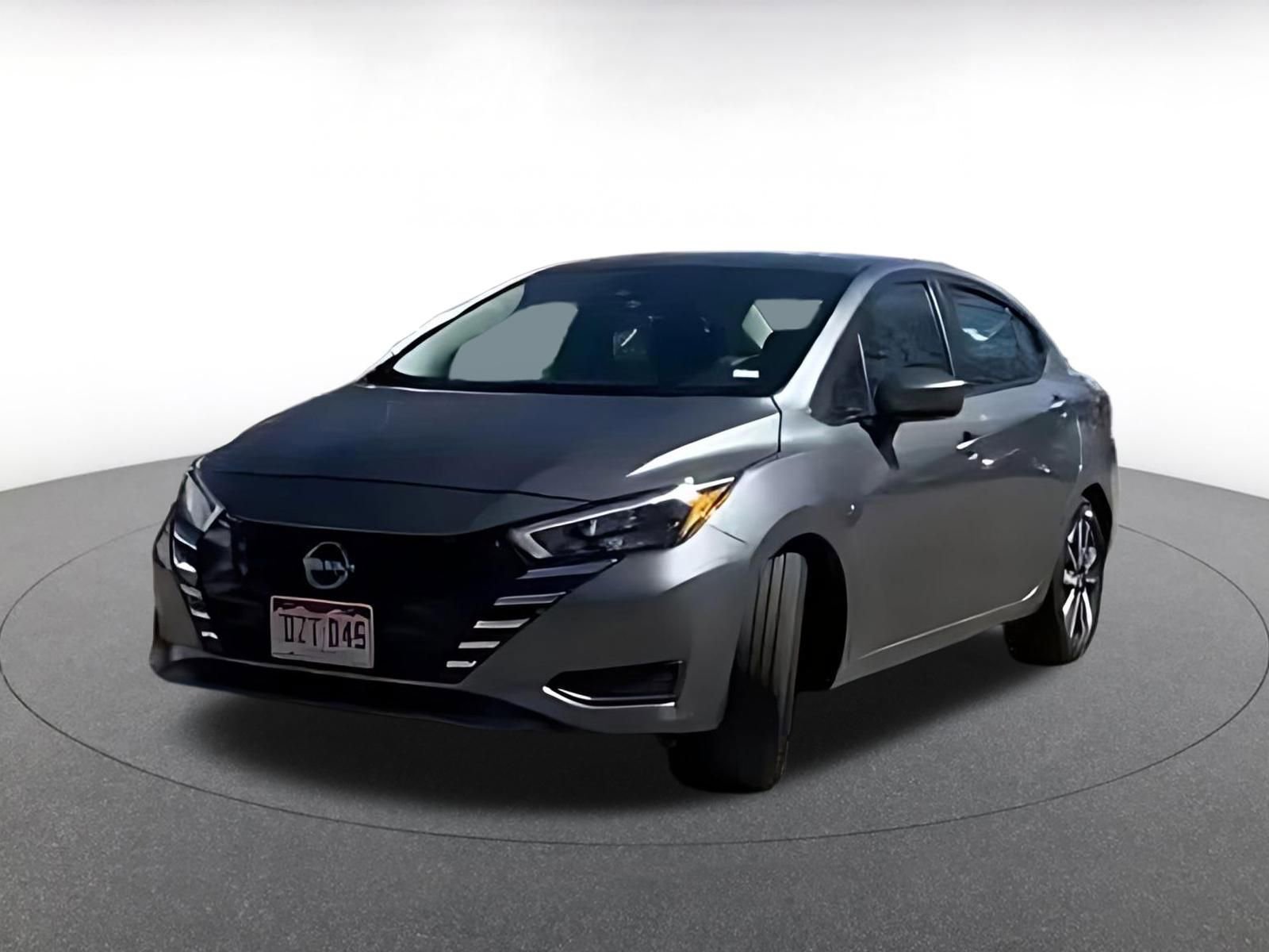 Used 2025 Nissan Versa SV image 3