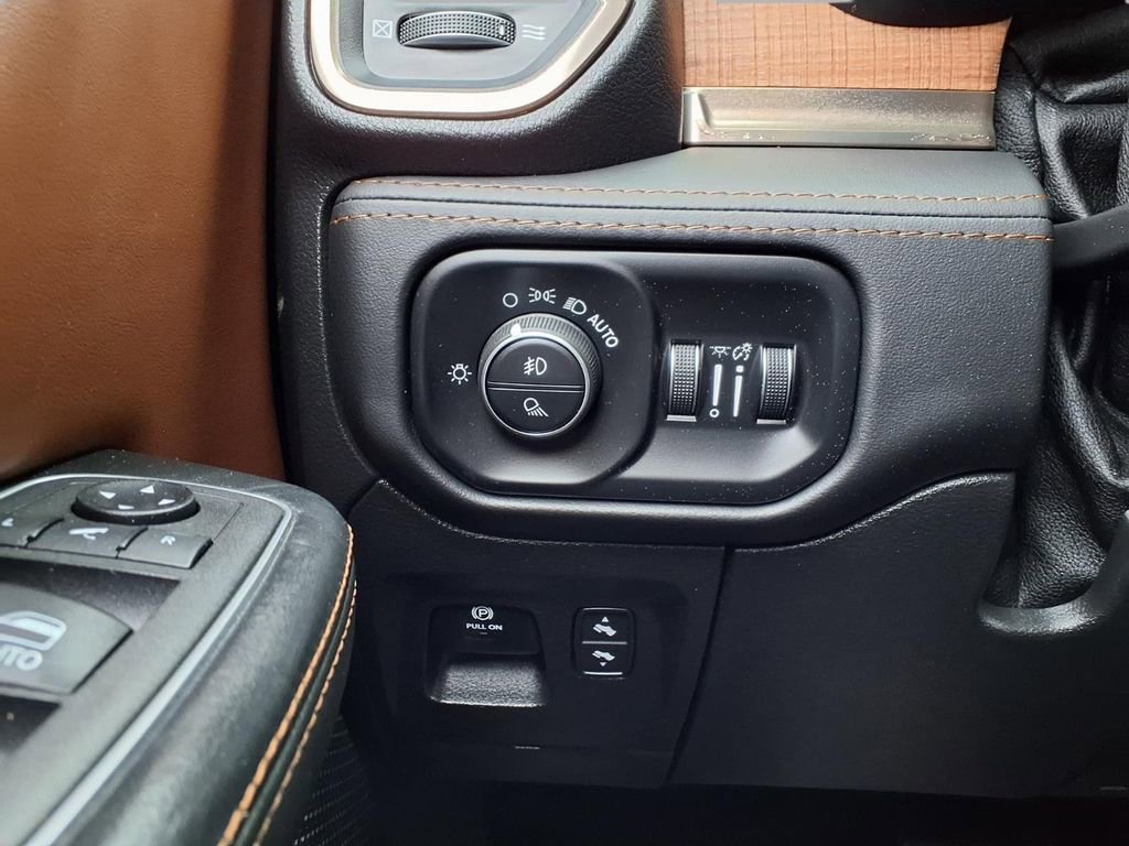 Used 2021 RAM 1500 Limited w/ Body Color Bumper Group image 16