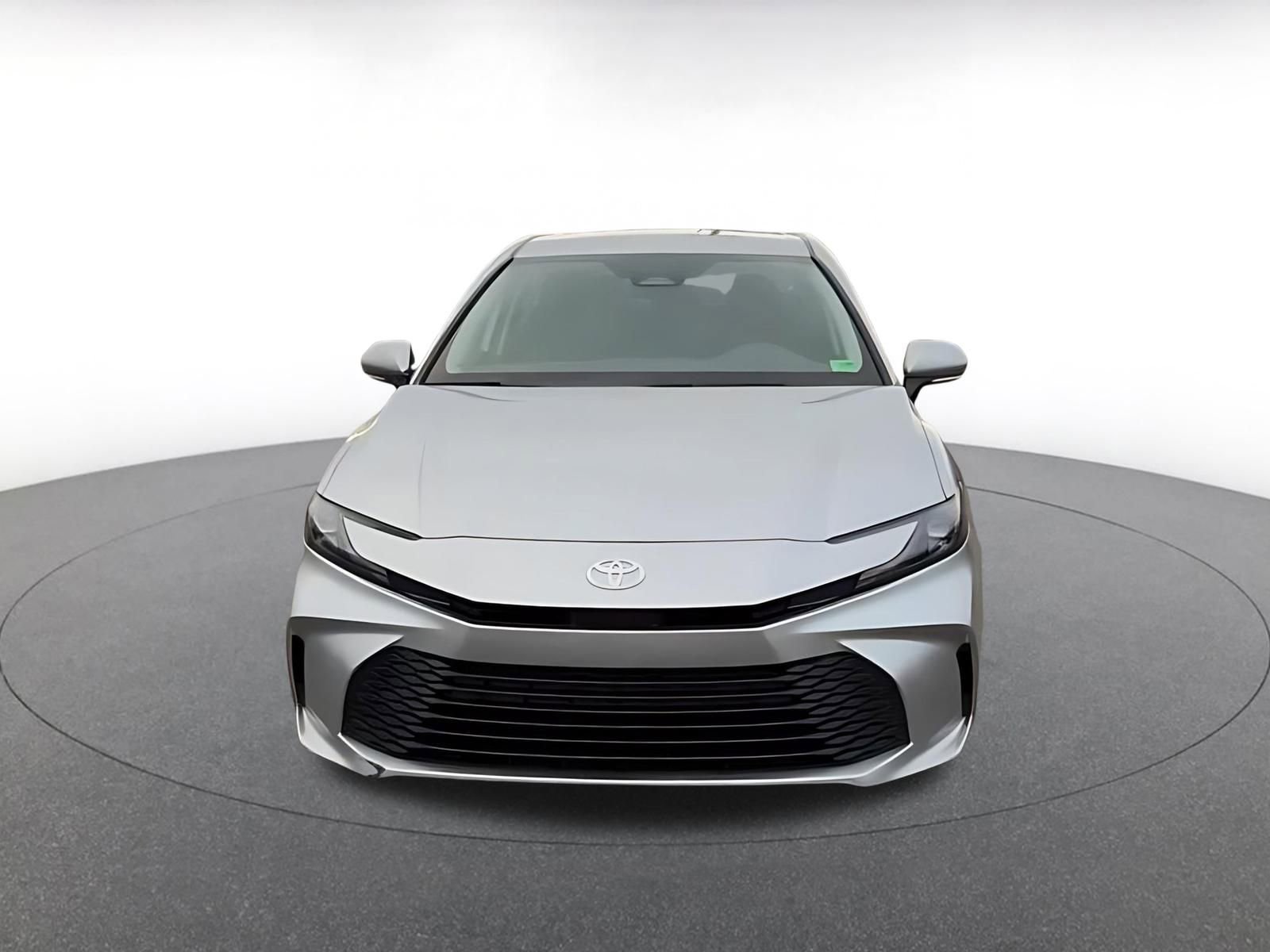 Used 2025 Toyota Camry LE image 4