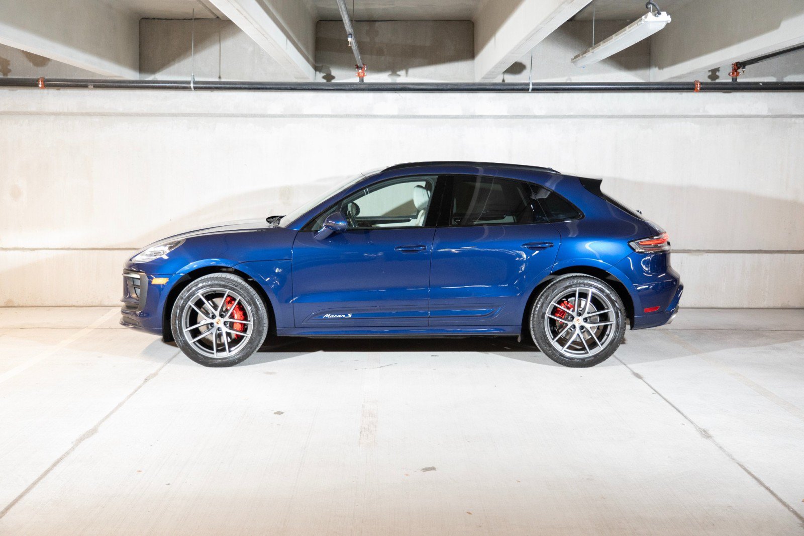 Certified 2023 Porsche Macan S AWD/4WD image 2
