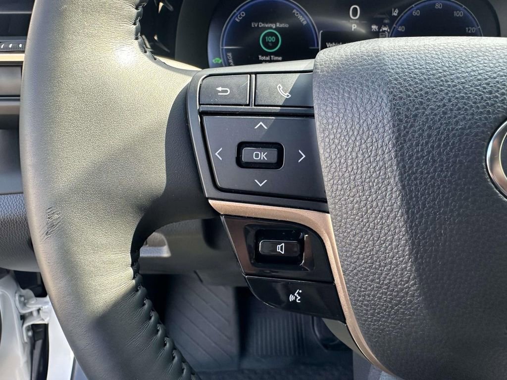 Used 2023 Toyota Crown Limited image 34