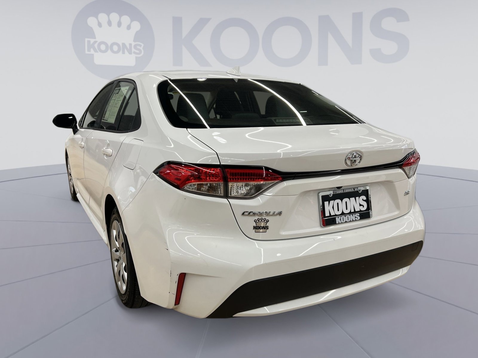 Used 2021 Toyota Corolla LE image 2