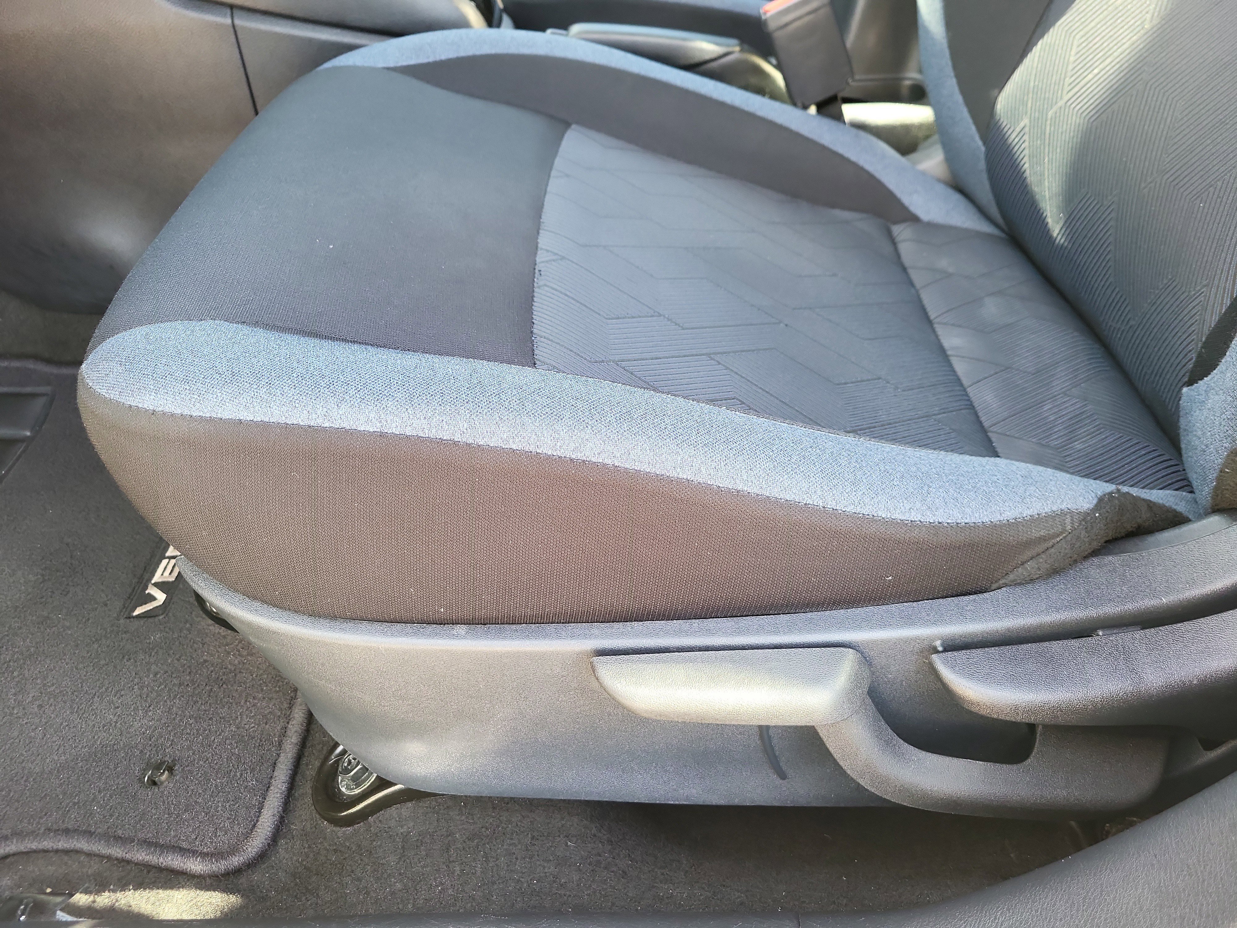 Used 2023 Nissan Versa SV image 8