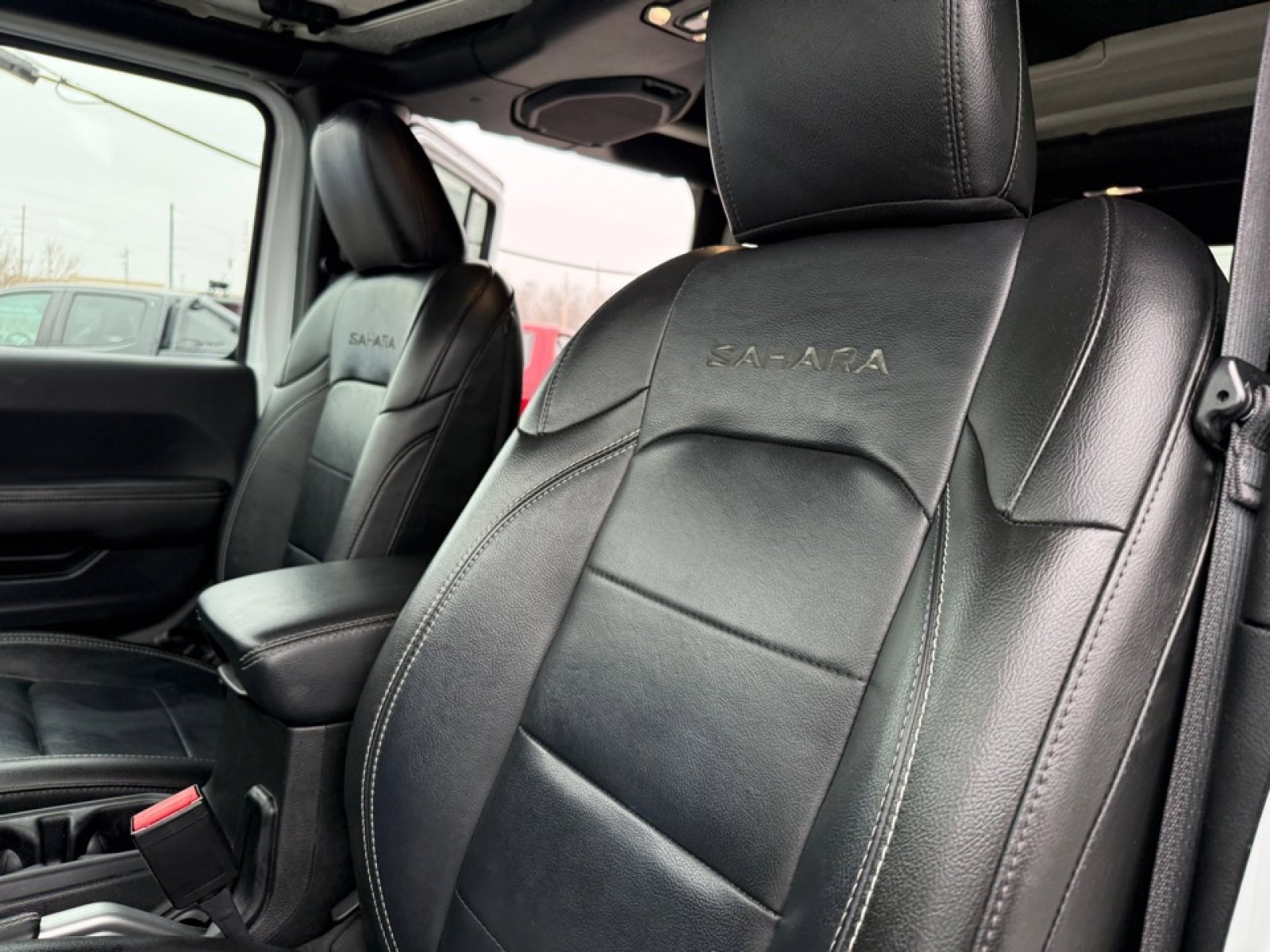 Used 2022 Jeep Wrangler Unlimited Sahara w/ Cold Weather Group image 28