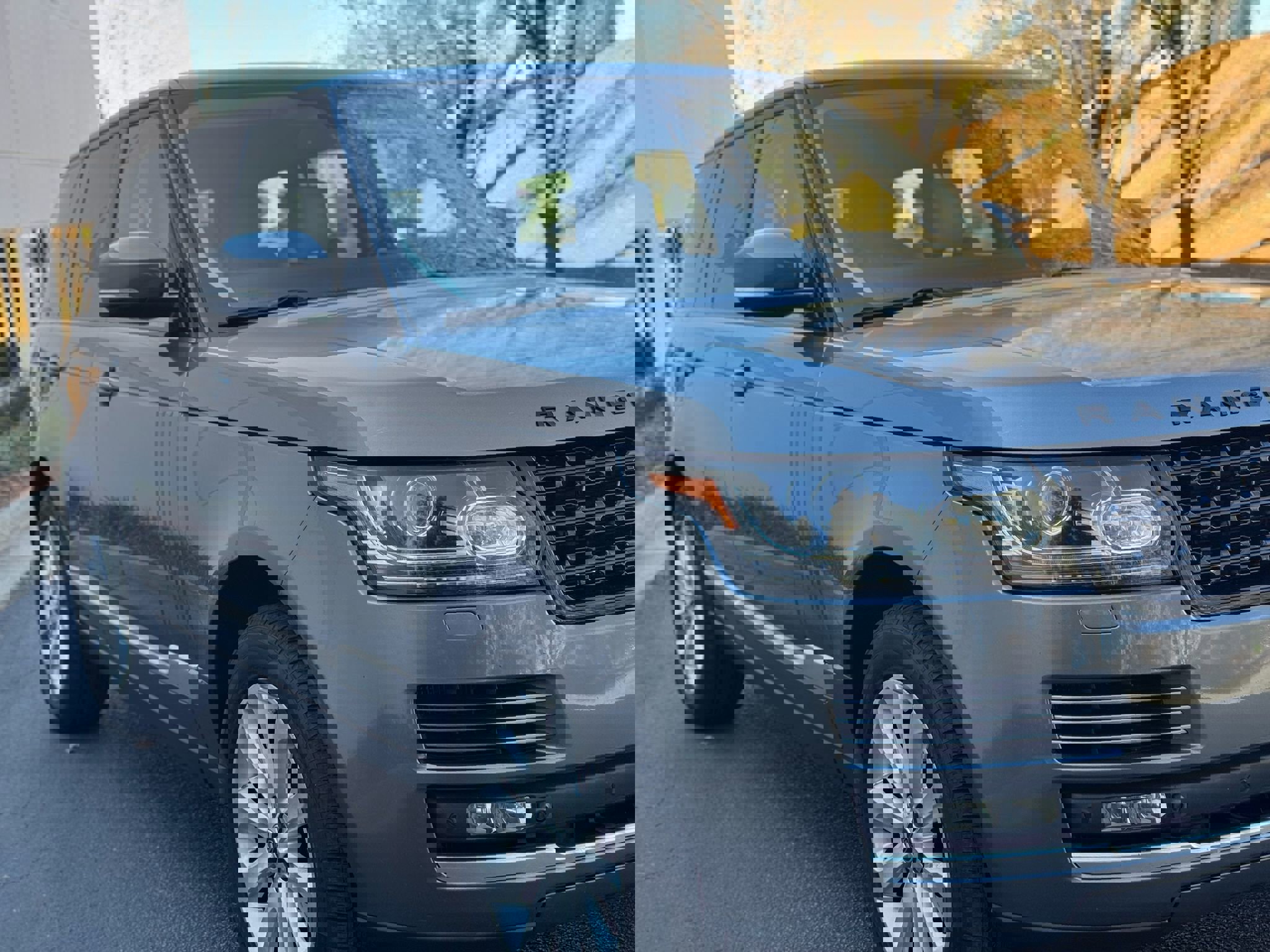 Used 2014 Land Rover Range Rover HSE image 10