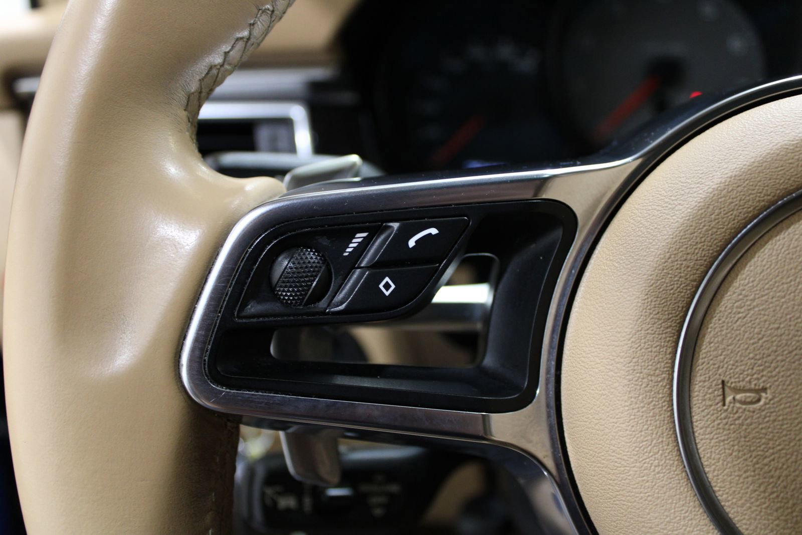 Used 2015 Porsche Macan S image 24