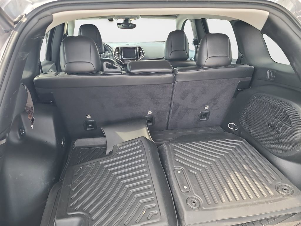 Used 2019 Jeep Cherokee Limited w/ Technology Group FWD image 9