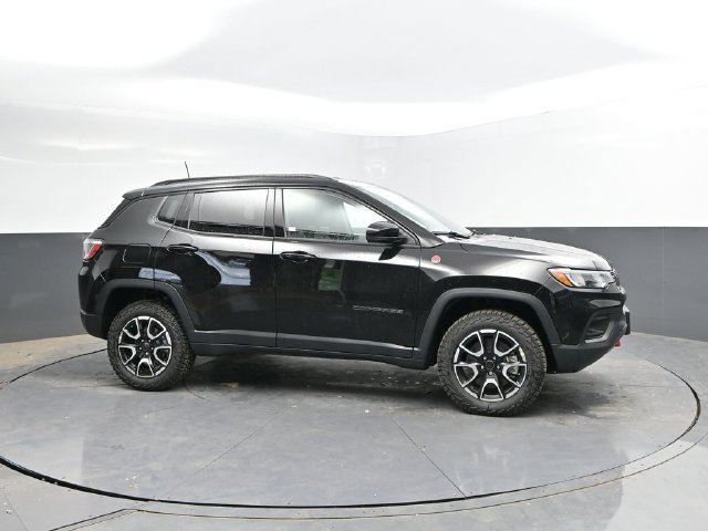 New 2026 Jeep Compass Trailhawk AWD/4WD image 3
