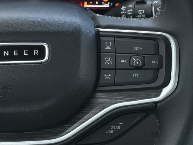 Used 2024 Jeep Wagoneer L Series II w/ Flexible Seating Group RWD image 15