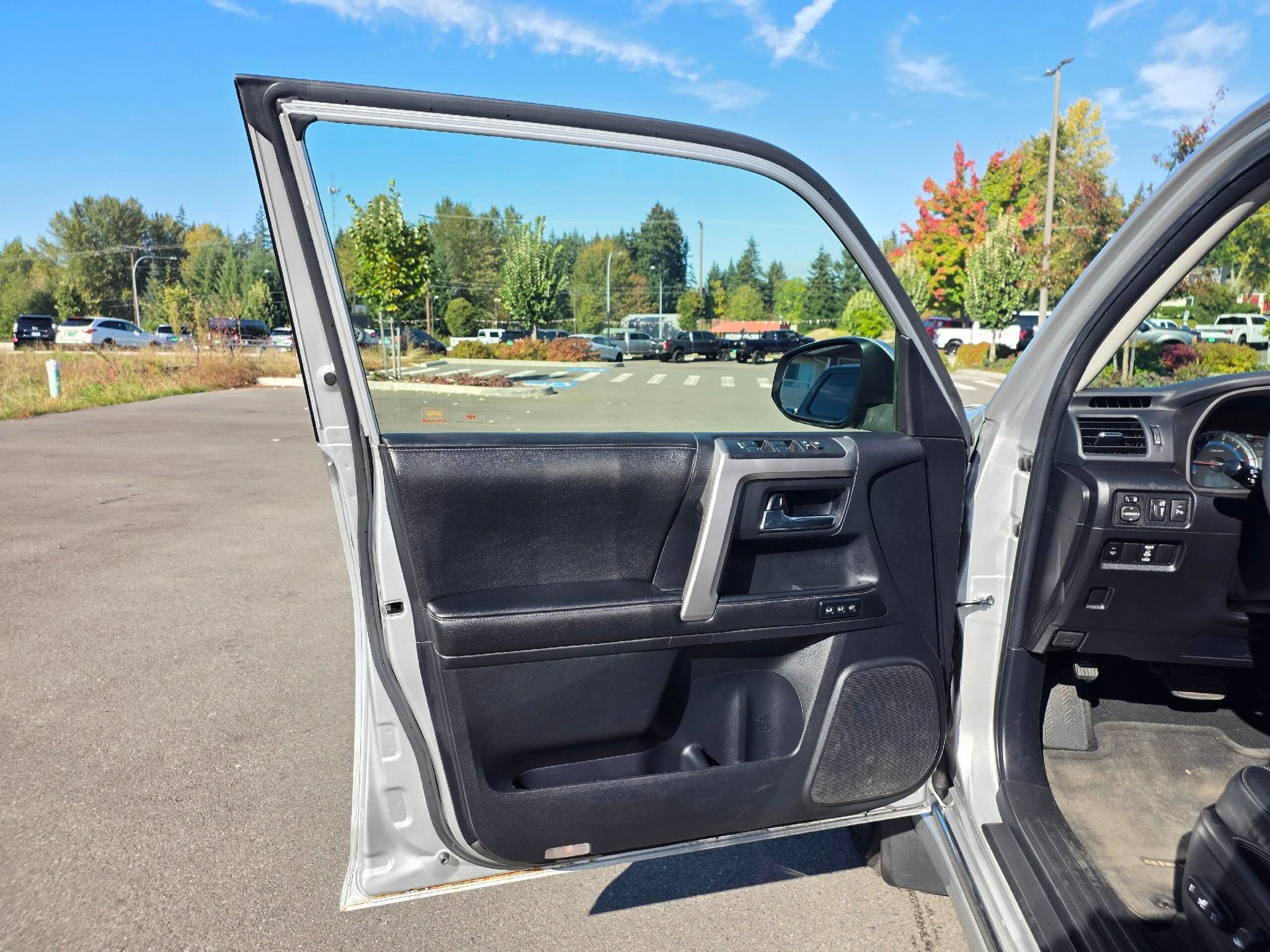 Used 2014 Toyota 4Runner Limited AWD/4WD image 24