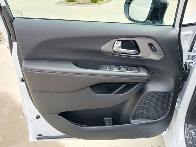 New 2026 Chrysler Pacifica Select w/ S Appearance Package FWD image 11