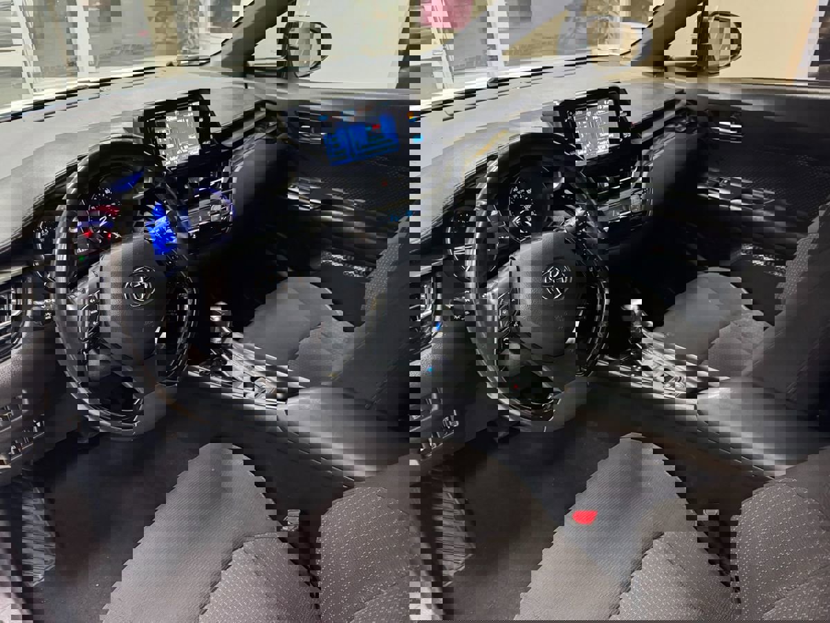 Used 2018 Toyota C-HR XLE image 12