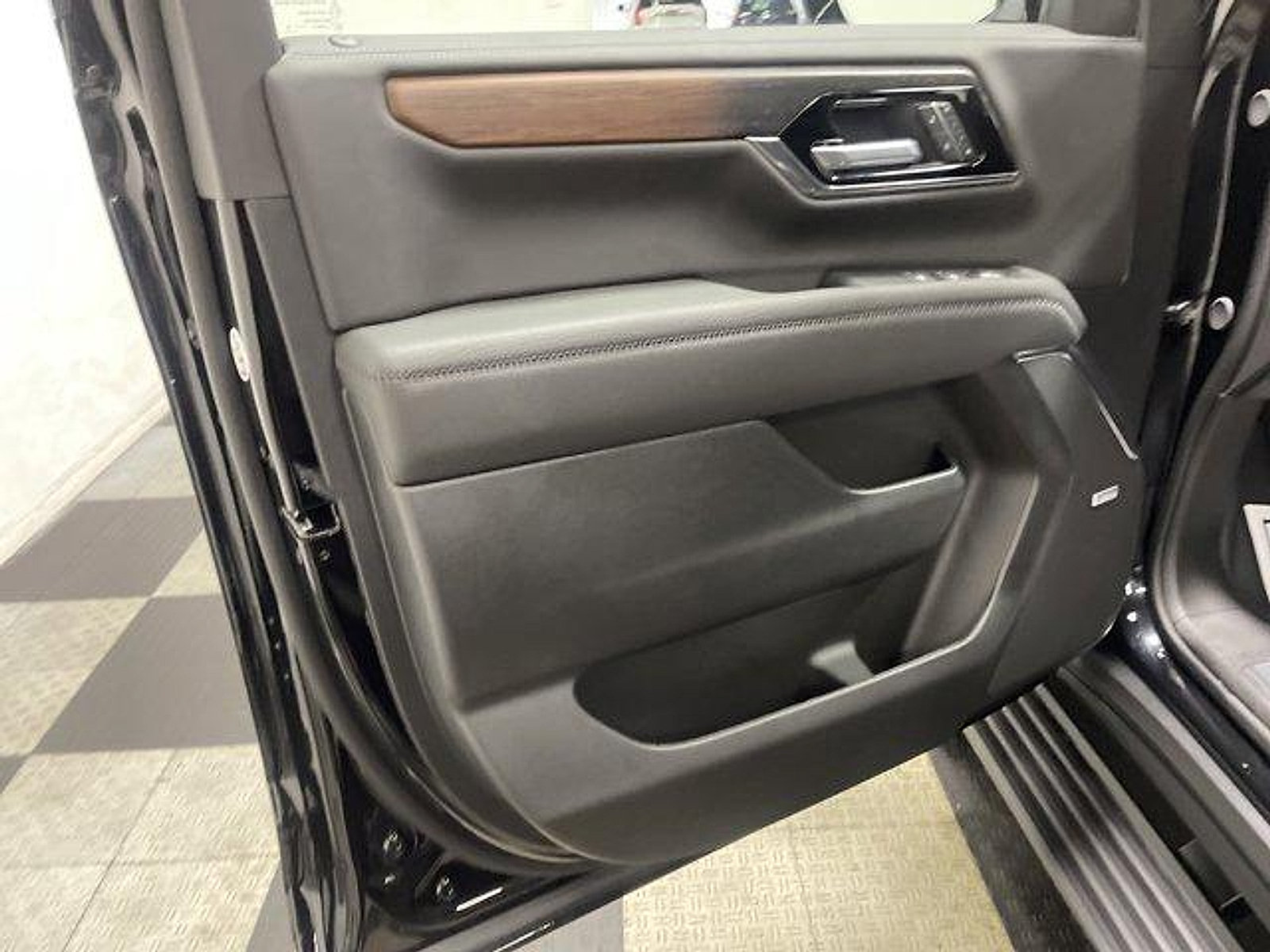 New 2026 GMC Yukon XL Denali w/ Denali Reserve Package AWD/4WD image 8