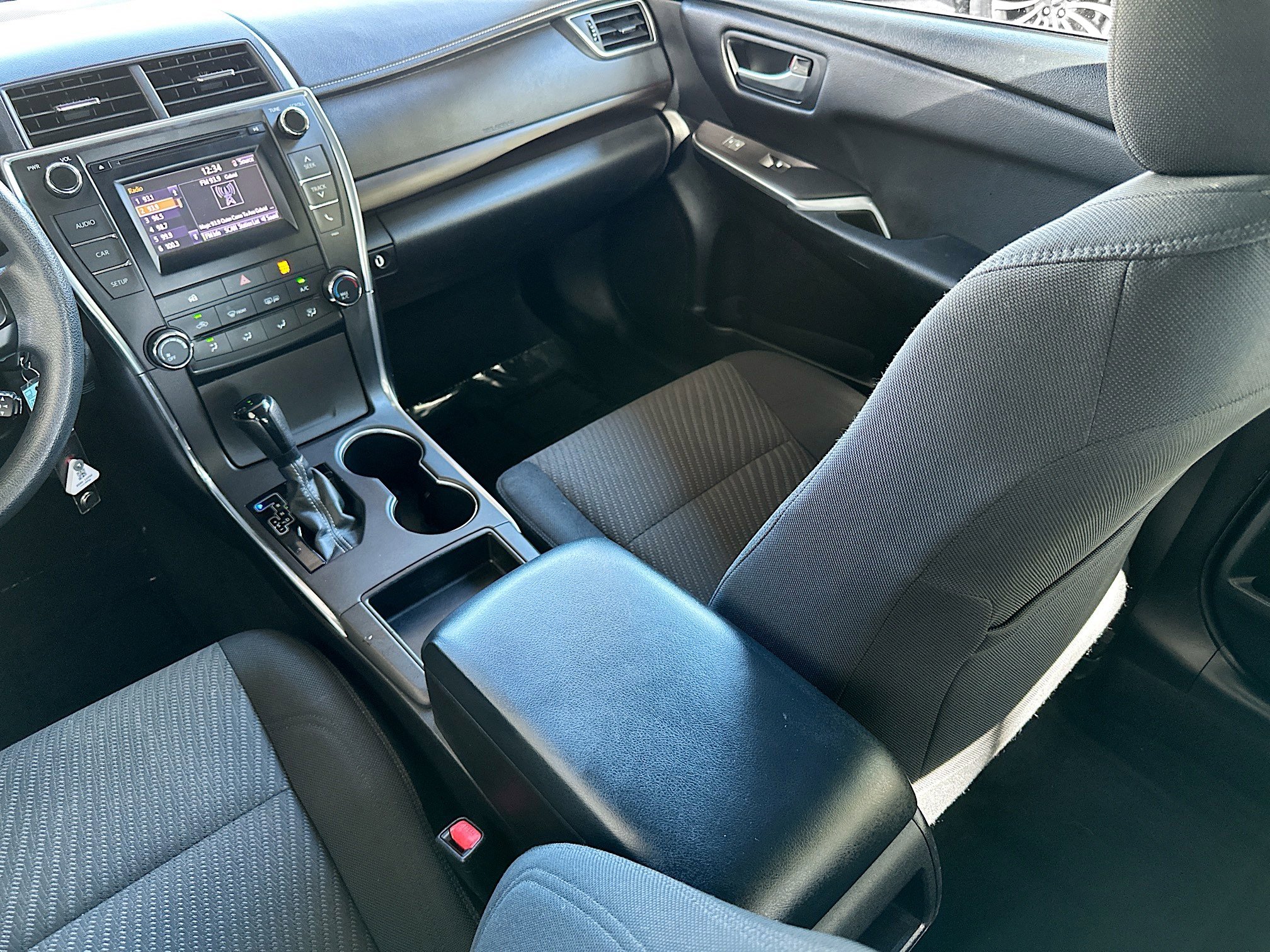 Used 2016 Toyota Camry LE image 21