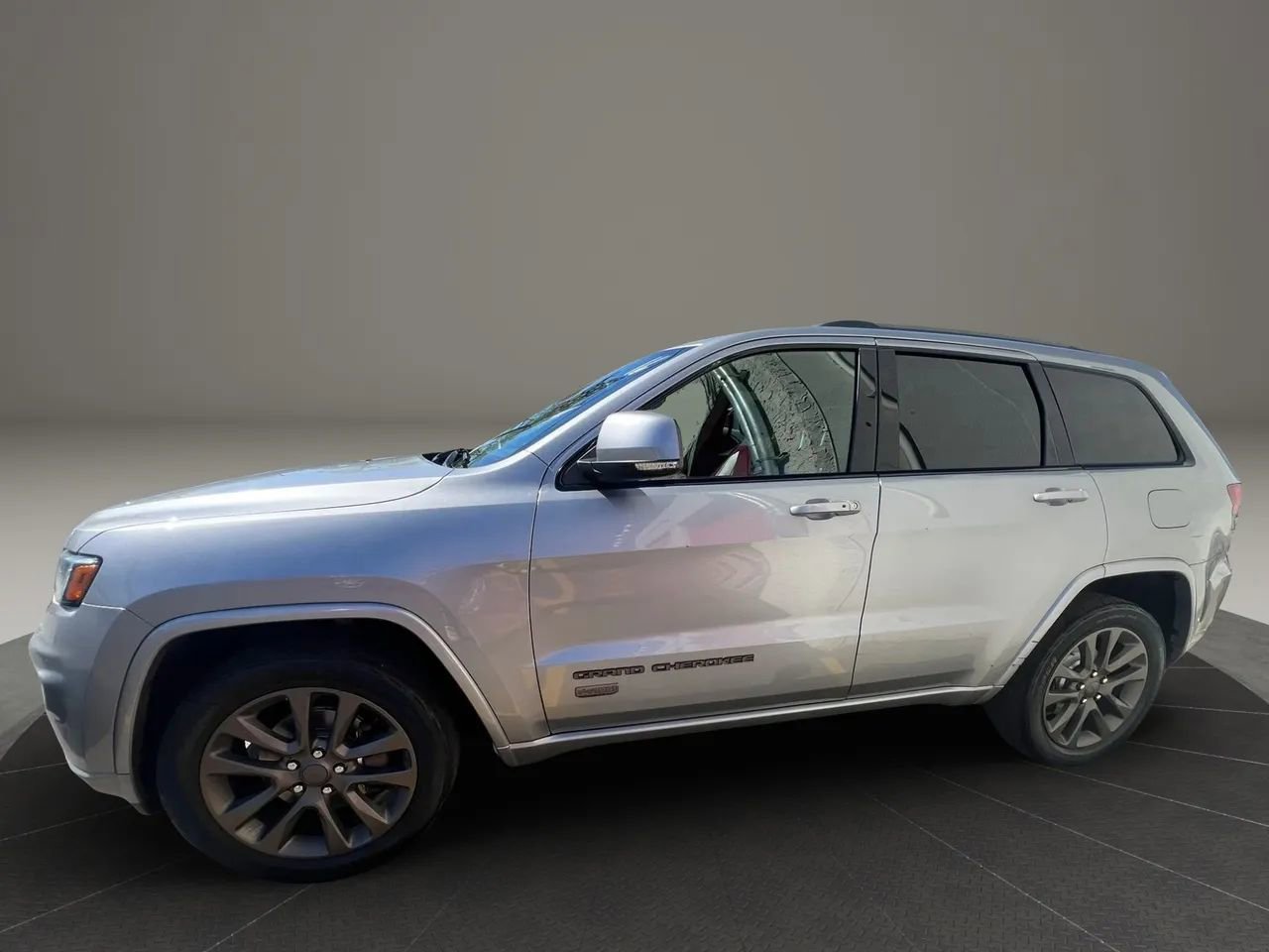 Used 2016 Jeep Grand Cherokee Limited 75th Anniversary AWD/4WD image 9