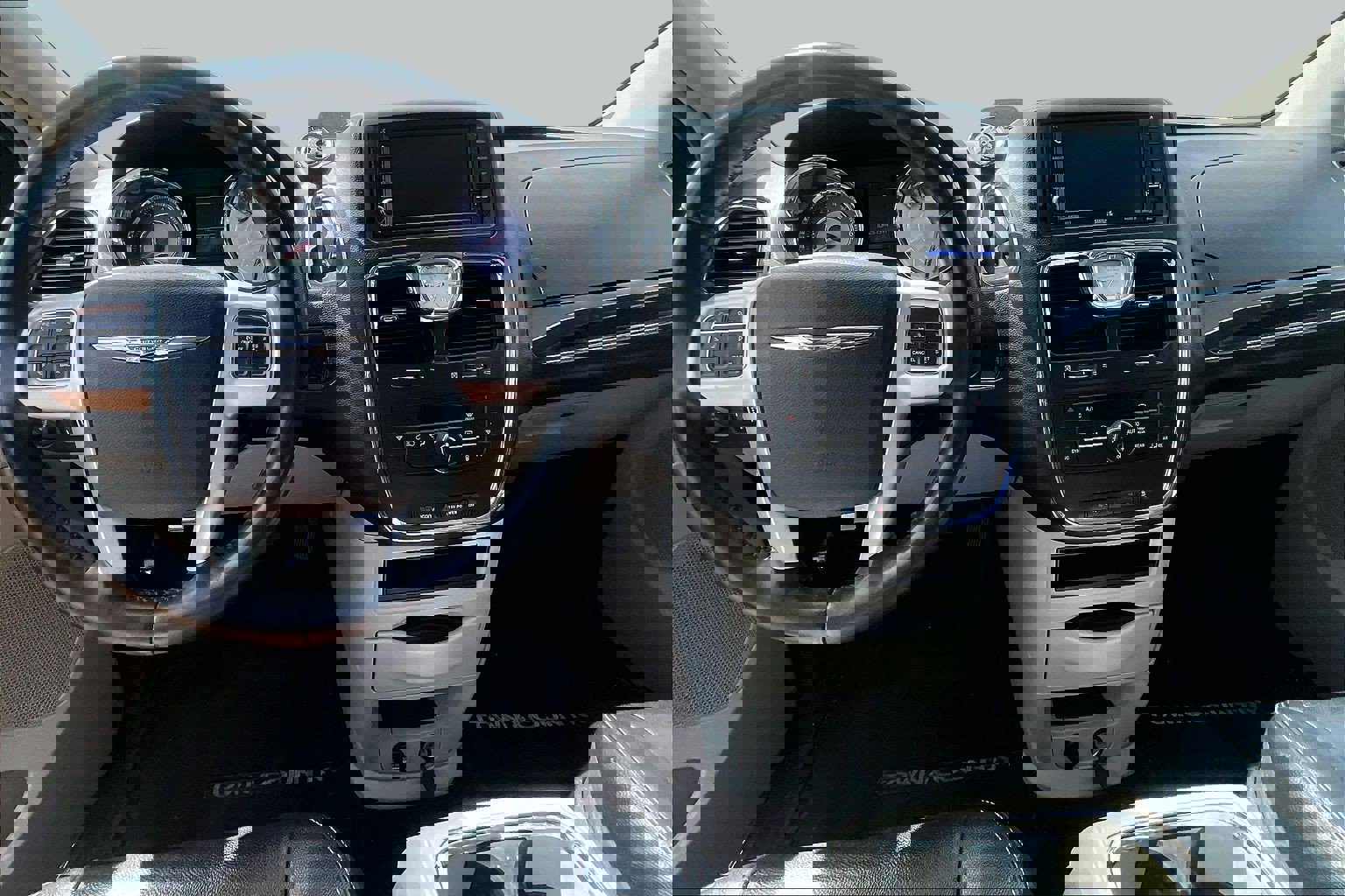 Used 2014 Chrysler Town & Country Touring image 7