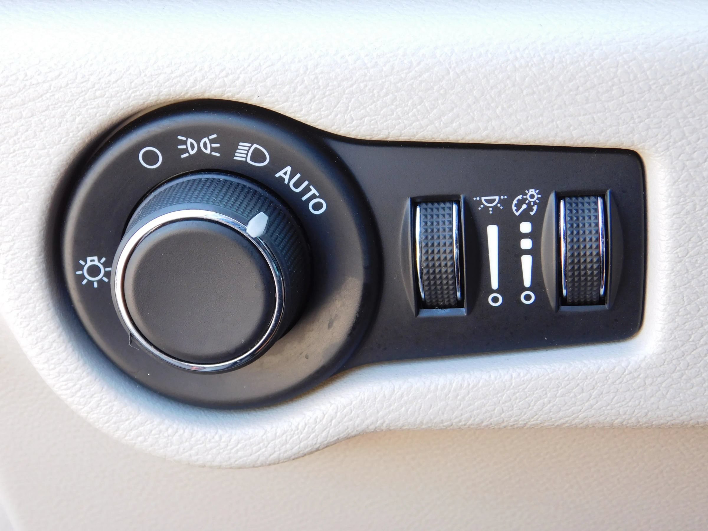 Used 2024 Chrysler Voyager LX FWD image 25