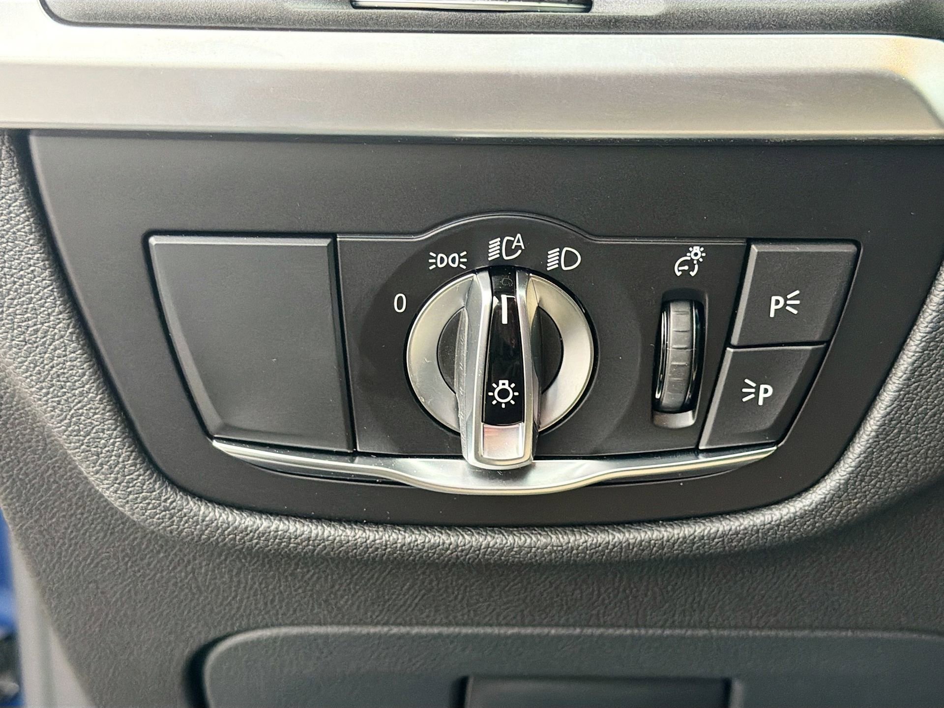 Certified 2025 BMW X4 xDrive30i image 37