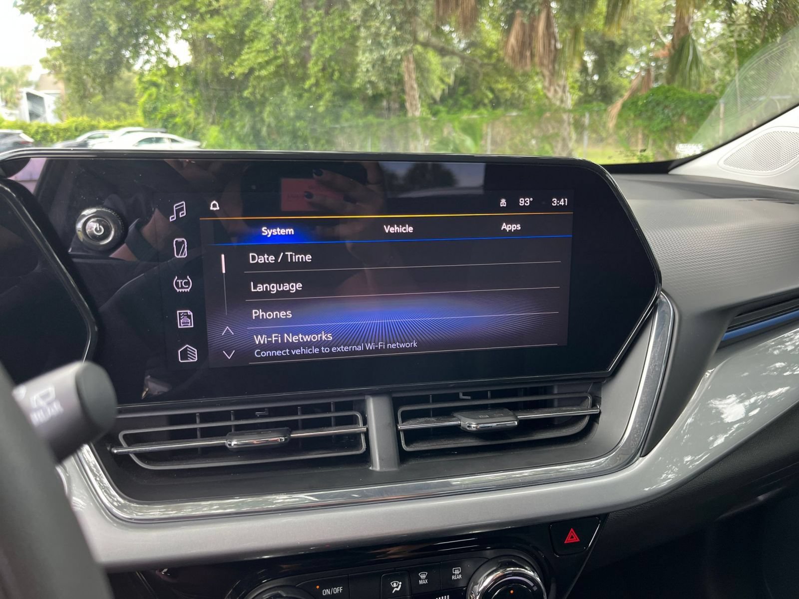 Used 2025 Chevrolet Trax LT FWD image 16