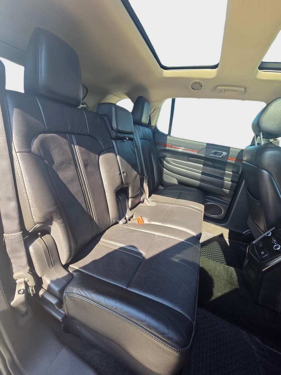 Used 2016 Lincoln MKT AWD image 15