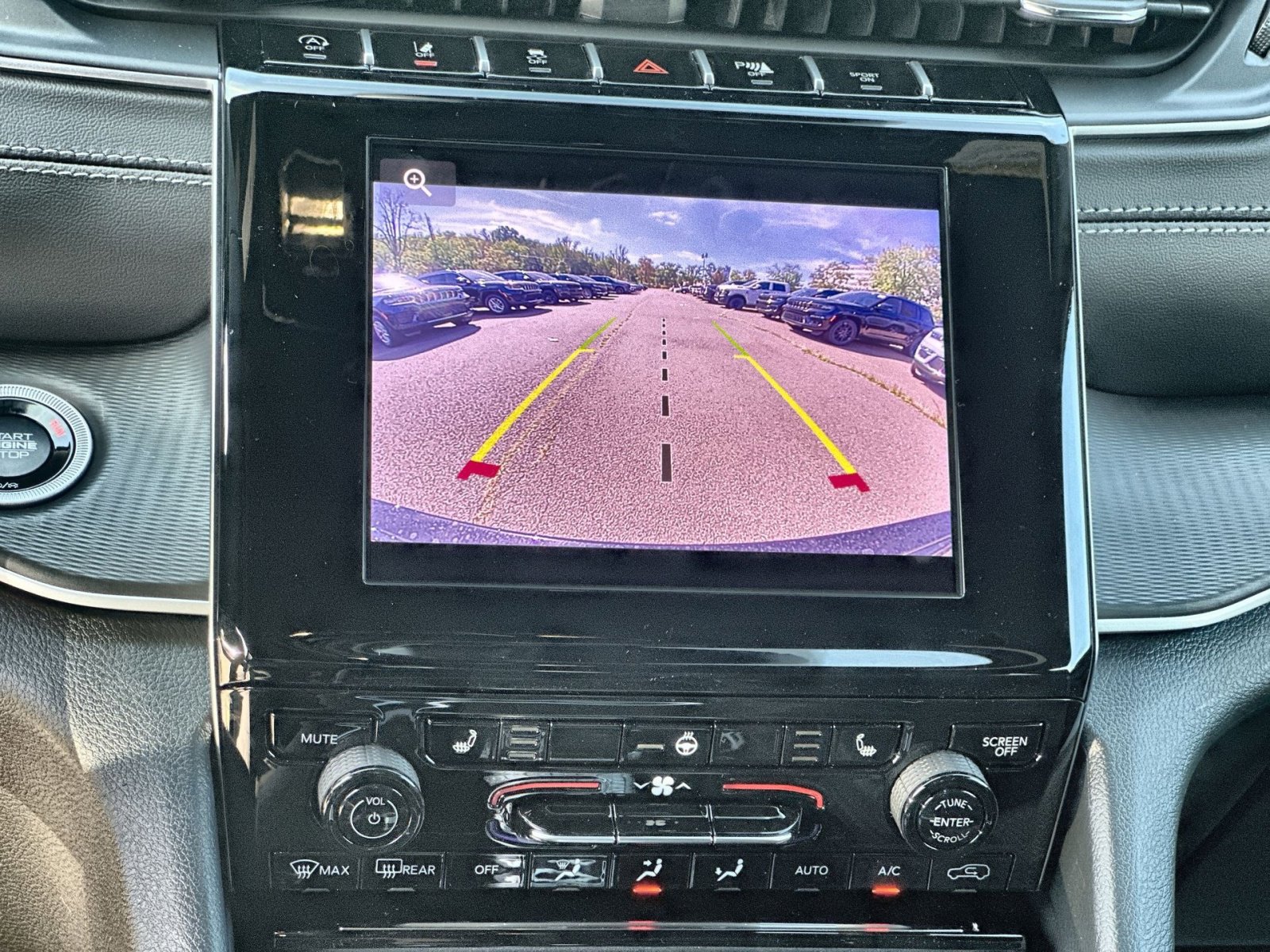 New 2025 Jeep Grand Cherokee Laredo w/ Luxury Tech Group I image 19