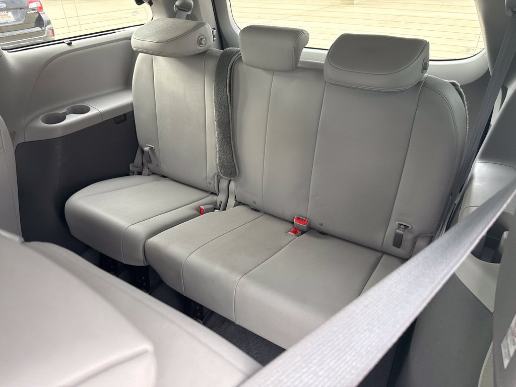 Used 2020 Toyota Sienna XLE FWD image 11