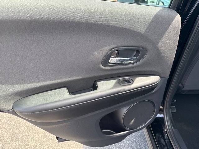 Used 2022 Honda HR-V LX image 16