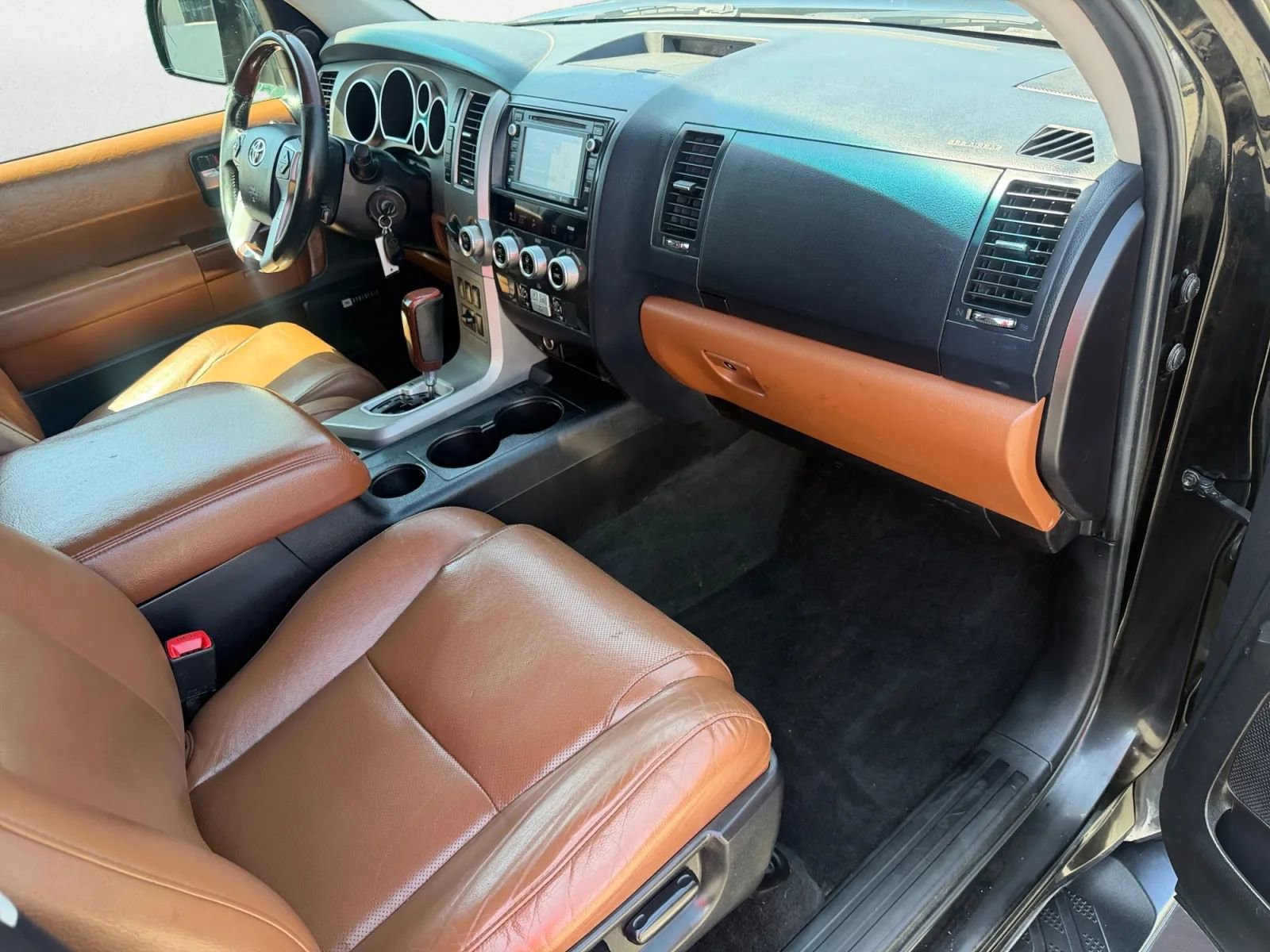 Used 2016 Toyota Sequoia Platinum image 24