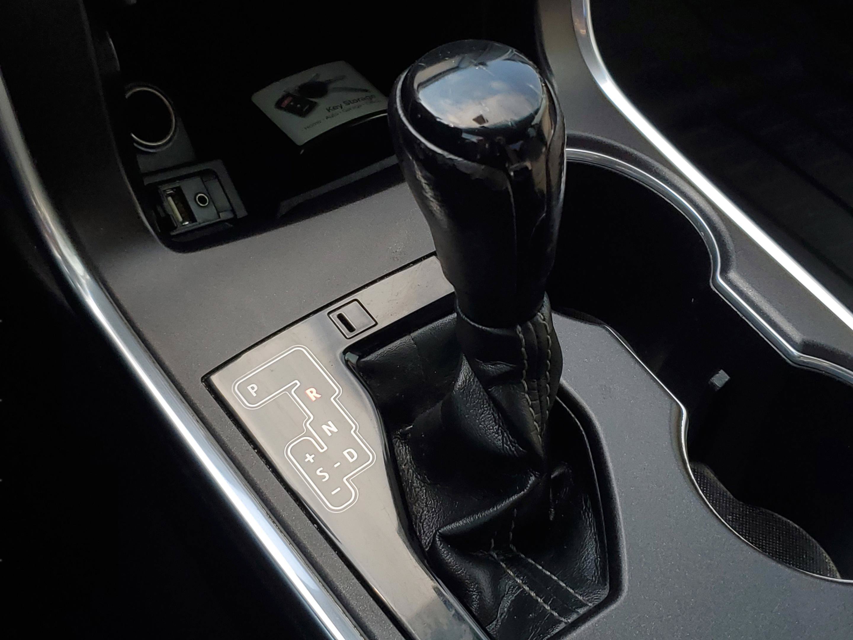 Used 2015 Toyota Camry SE FWD image 25