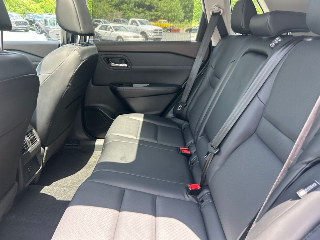 Used 2023 Nissan Rogue SV w/ SV Premium B Package AWD/4WD image 24