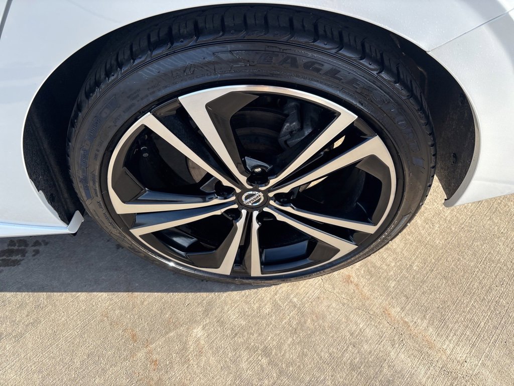 Used 2021 Nissan Sentra SR w/ SR Premium Package image 16