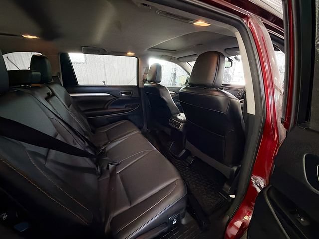 Used 2016 Toyota Highlander XLE AWD/4WD image 11
